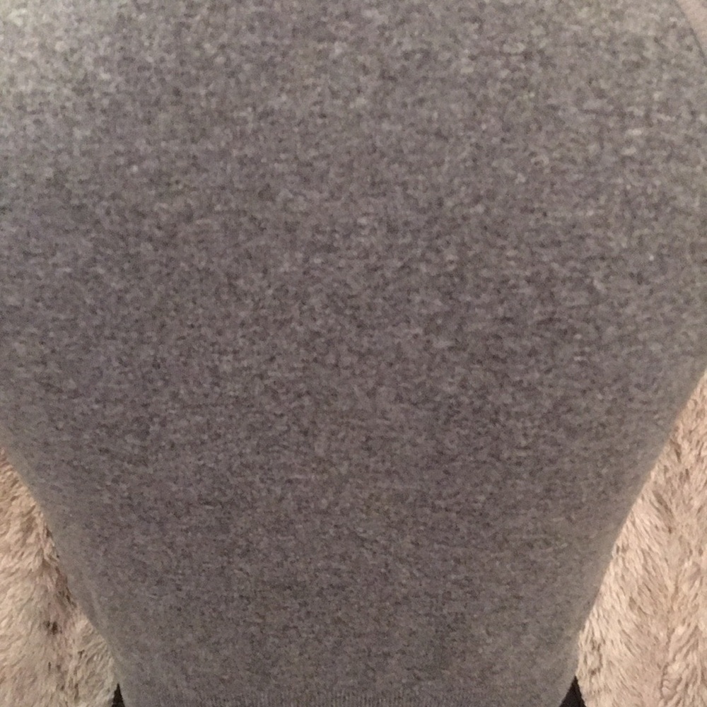 Gray Fitted Crop Top with Raglan Sleeves - Picture 9 of 11